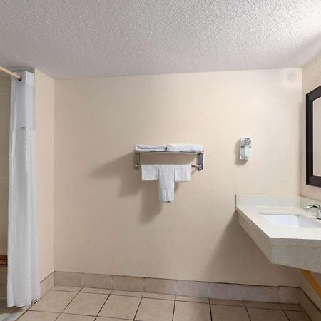 Super 8 By Wyndham Fort Mitchell Cincinnati Area Exterior foto