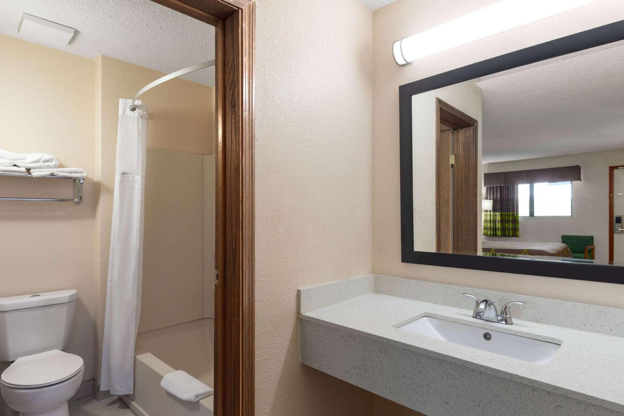Super 8 By Wyndham Fort Mitchell Cincinnati Area Exterior foto